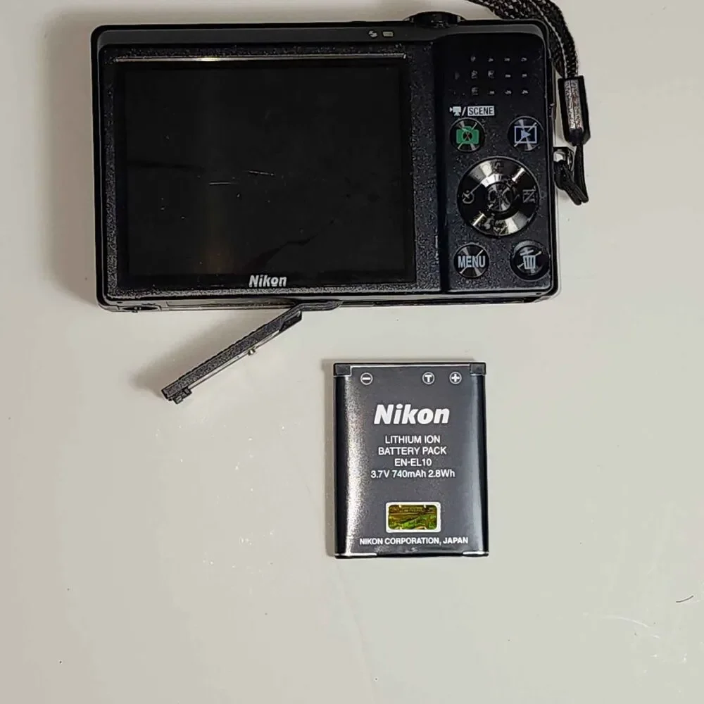 FOR REPAIR Nikon COOLPIX S570 Digital Camera 12.0MP 5x Zoom| with Battery